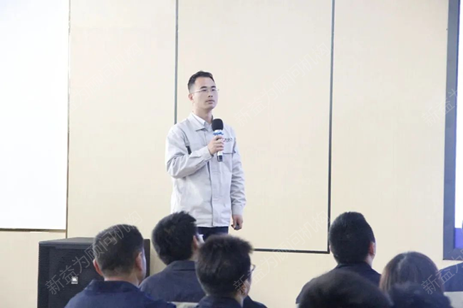 顧問做工作點(diǎn)評與下階段工作計劃講解